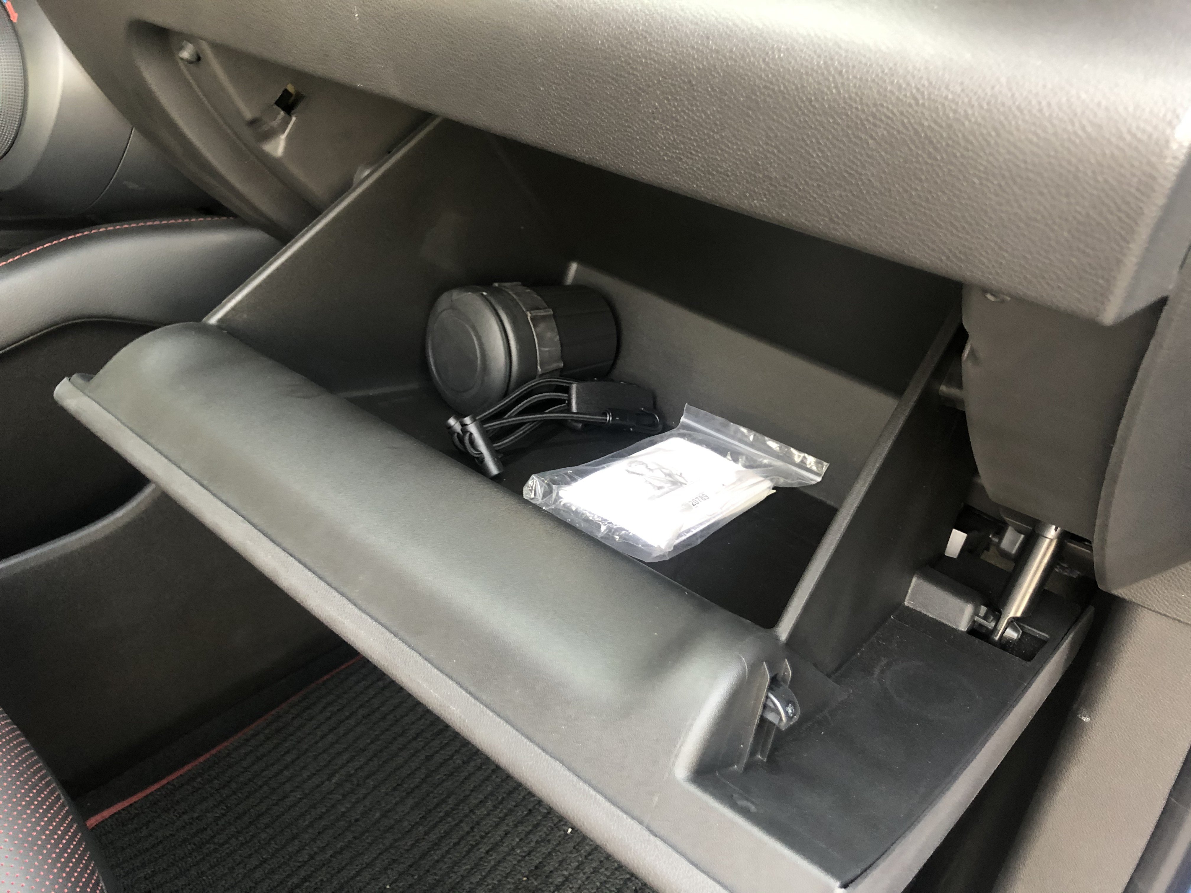 Chevrolet Blazer 2019 is the first Chevrolet to install a glove box that can be locked electronically called the Valet Mode. The compartment is spacious enough for a small handbag.