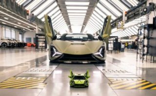 Lamborghini and the LEGO Group have built a replica of the Sián FKP 37, V12 engine with 3,696 piece which is 1:8 scale of the original car