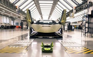 Lamborghini and the LEGO Group have built a replica of the Sián FKP 37, V12 engine with 3,696 piece which is 1:8 scale of the original car
