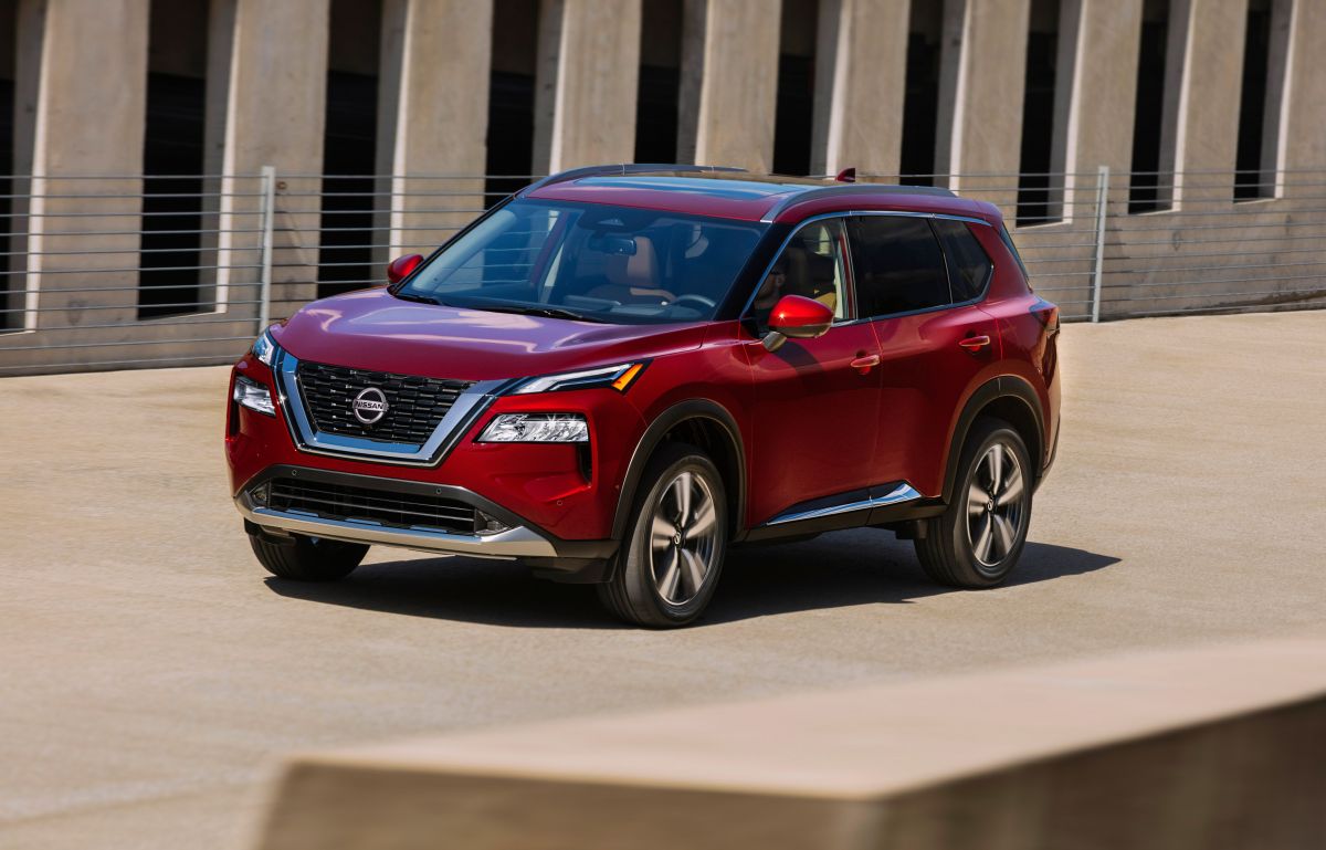 Nissan X-trail SUV recently launched with the most advanced technology has unvealed its interior and exterior design to the public