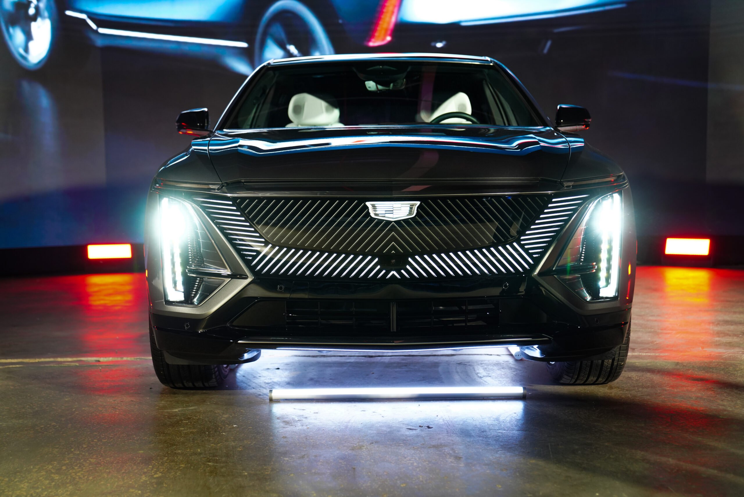 CADILLAC OUTLINES COMMITMENT TO THE MOBILITY ASPIRATION OF THE REGION BY CONFIRMING SIX LUXURY ELECTRIC VEHICLES BY 2025