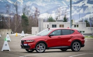 The Alfa Romeo Tonale Plug-In Hybrid Q4 tested by Formula 1 drivers Valtteri Bottas and Zhou Guanyu
