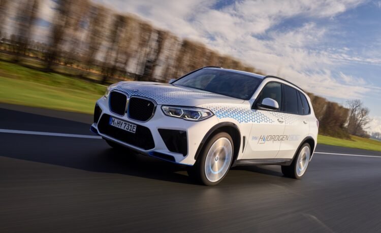 BMW iX5 Hydrogen pilot fleet arrives in the Middle East