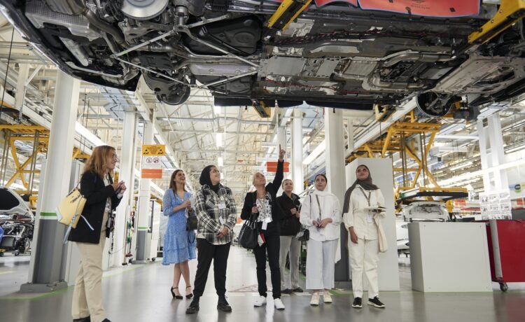 BENTLEY MOTORS EMPOWERS FUTURE FEMALE LEADERS IN SAUDI ARABIA WITH SECOND EDITION OF EXTRAORDINARY WOMEN INITIATIVE