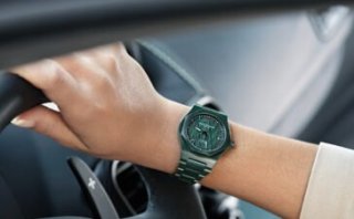 Girard-Perregaux Laureato Green Ceramic Aston Martin Edition