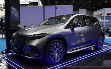 Mercedes-Benz marks regional debut of all-electric EQS SUV at Mobility Live 2023