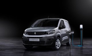 PEUGEOT Abu Dhabi & Al Ain Delivers its First Fully Electric LCV in Abu Dhabi