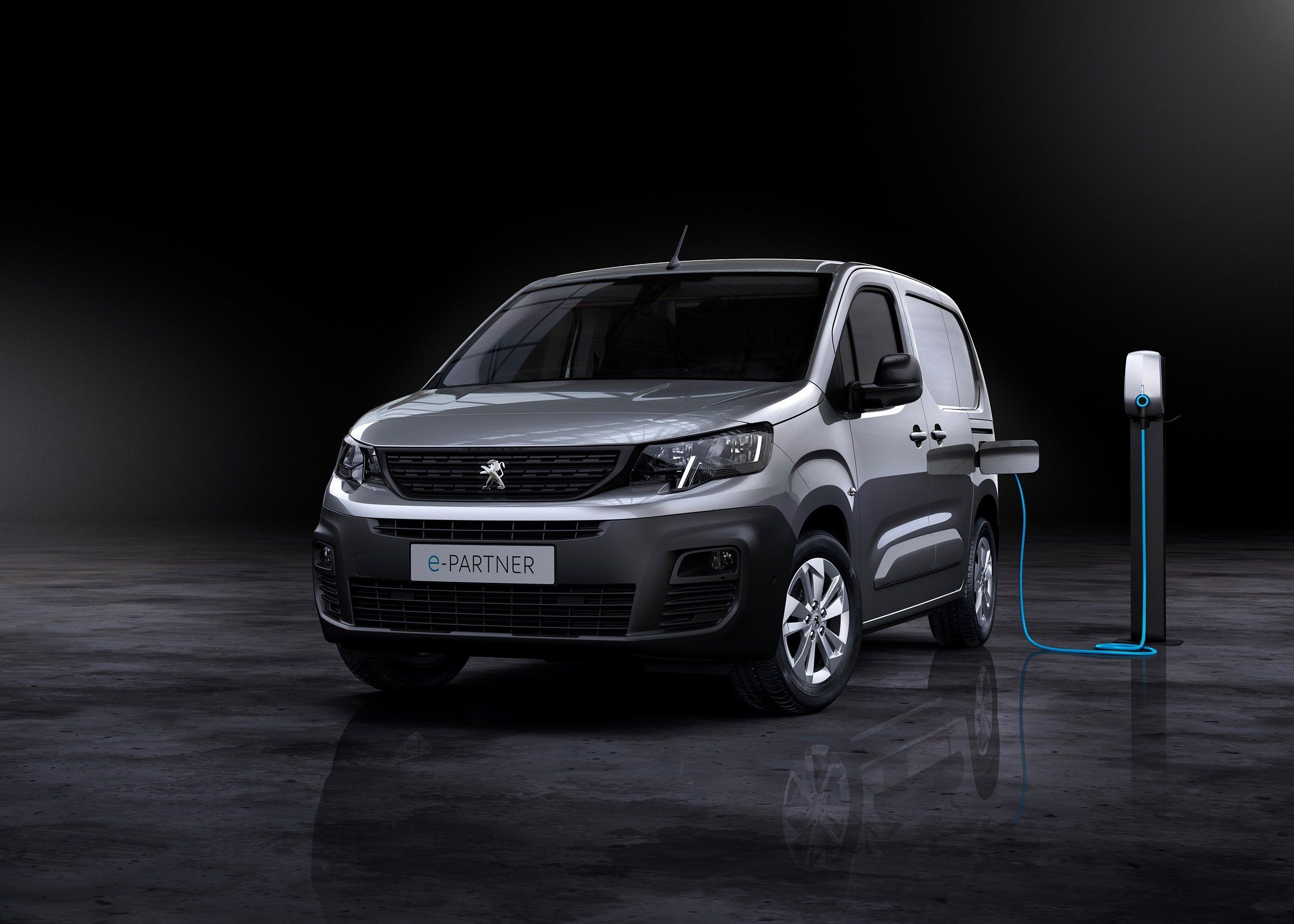 PEUGEOT Abu Dhabi & Al Ain Delivers its First Fully Electric LCV in Abu Dhabi