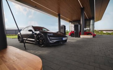 Barrier-free, state-of-the-art, sustainable: first Porsche Charging Lounge opens