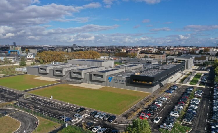 Symbio inaugurates its first gigafactory SymphonHy, Europe's largest integrated site producing hydrogen fuel cells, supporting the deployment of sustainable and efficient mobility.