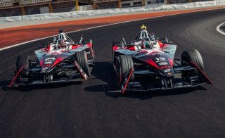 Four Porsche 99X Electric take up the title hunt in Formula E