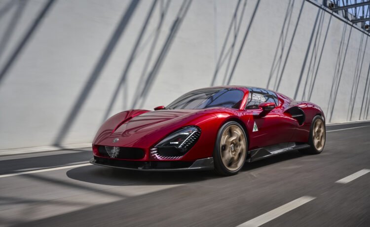 Alfa Romeo 33 Stradale, star of the “New Car of the Year 2024”