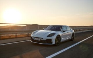 Porsche presents two new e-hybrid variants of the Panamera