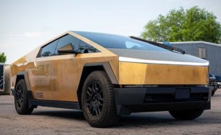 24k Gold Tesla cybertruck