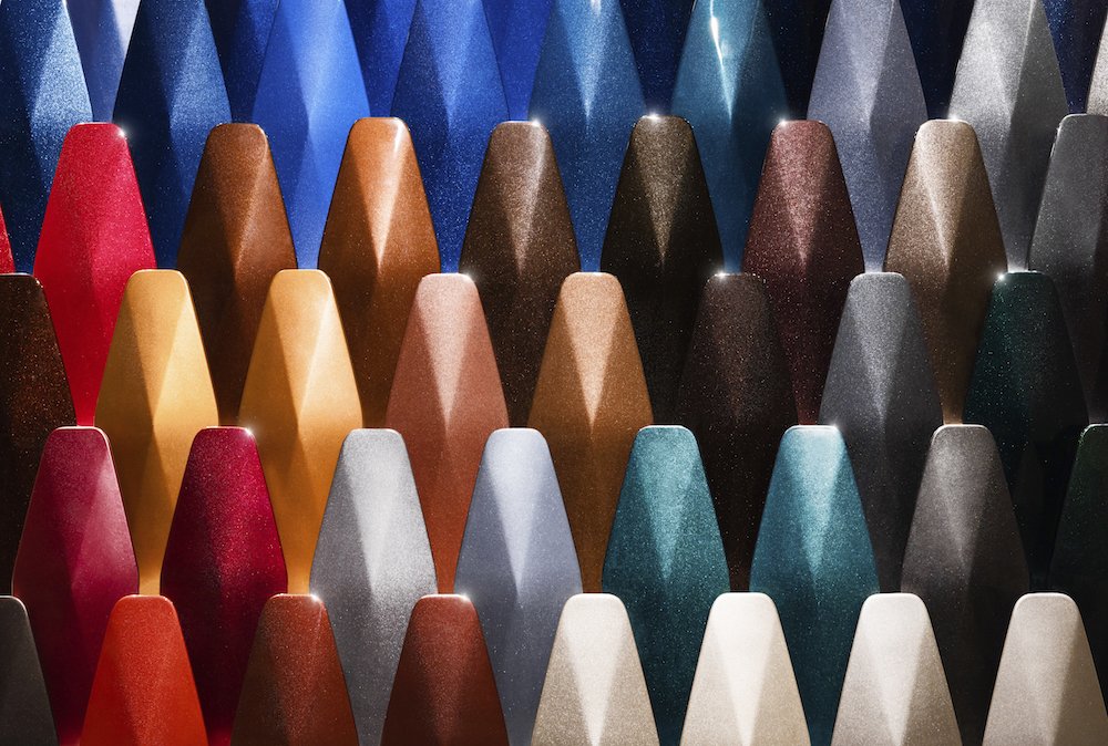 Range Rover Elevates Bespoke Luxury with Mirror-Finish Paint